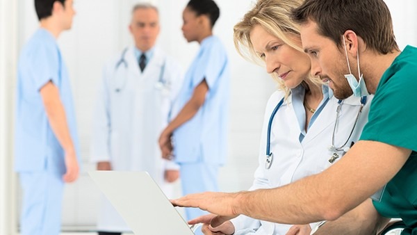 口腔溃疡唾液传染吗