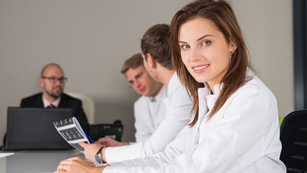 外阴白斑需要做手术吗