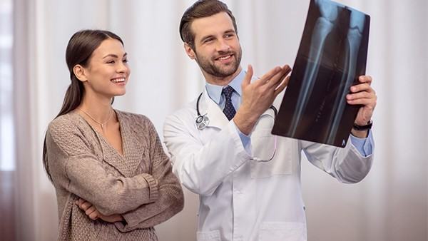 两侧骶髂关节炎是强直吗