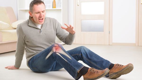 骶髂关节炎的症状早期治疗