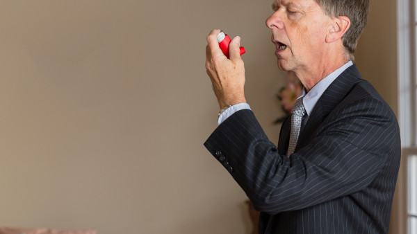 手包过重惹祸患帕金森